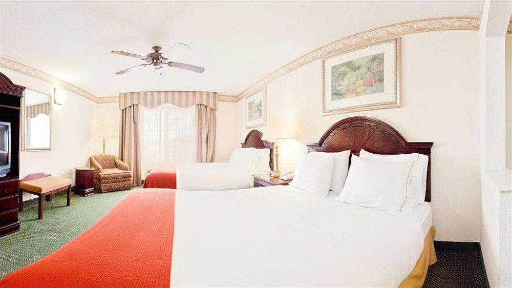 Holiday Inn Express Hotel & Suites Gainesville By Ihg Ngoại thất bức ảnh